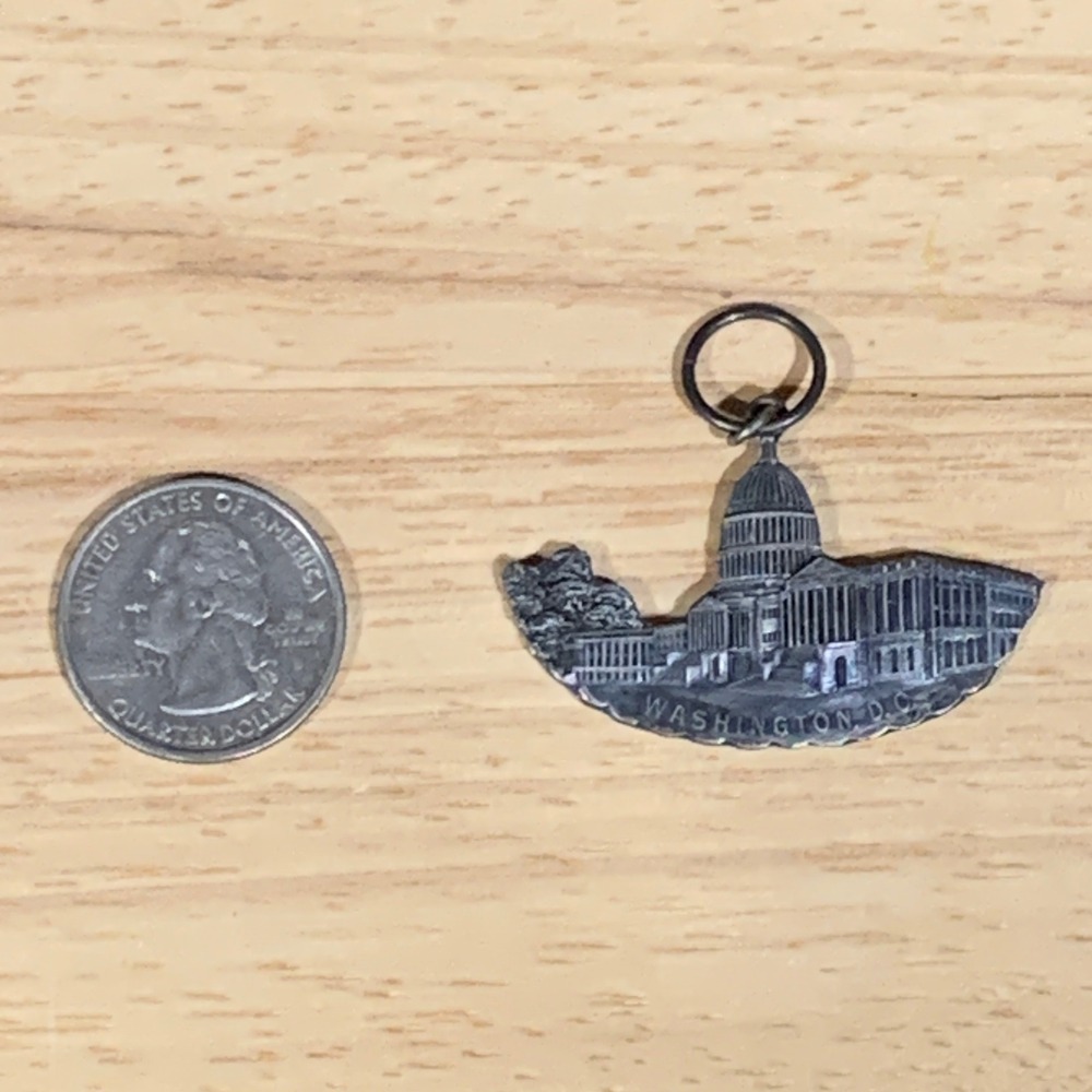 Vintage US Capitol Building Charm Washington DC Silver Tone Souvenir - Picture 5 of 5
